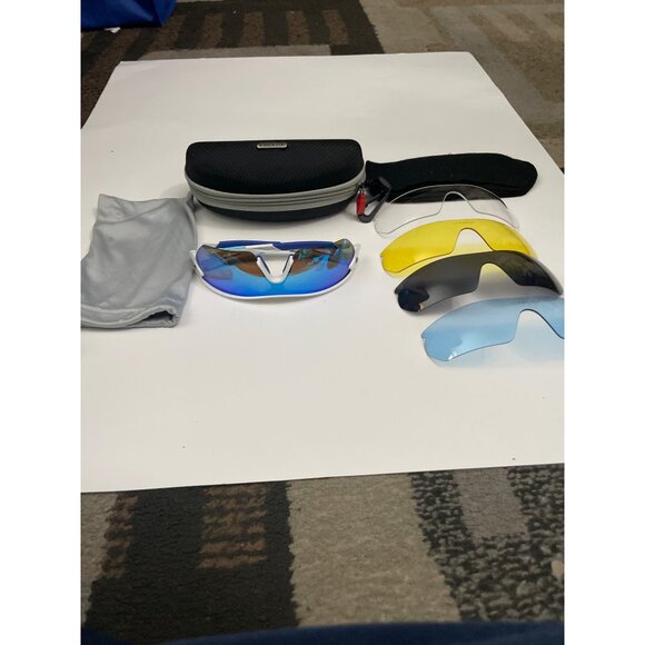 Torege Polarized Sports Sunglasses With 5 Interchangeable Lenses & Accessories - Picture 3 of 9